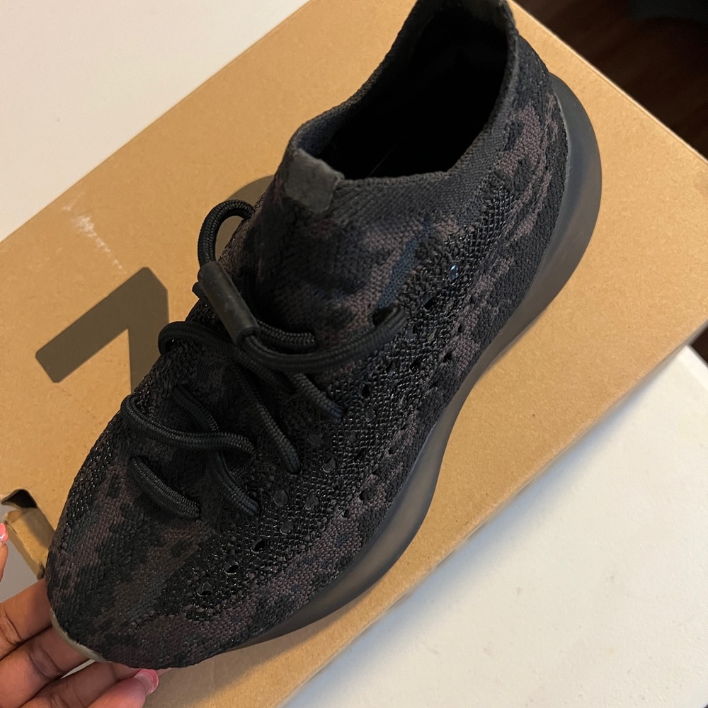 Yeezy 380 Brand New size 5